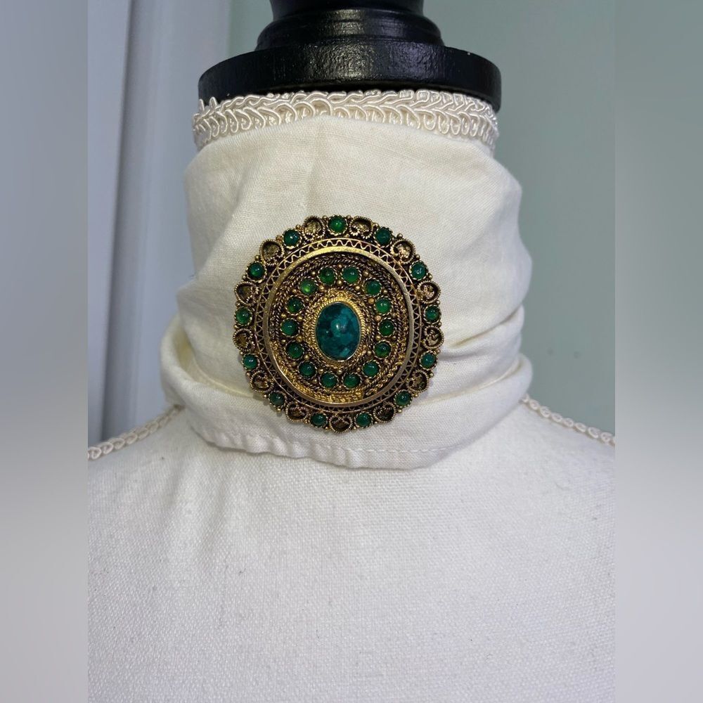 Golden Pendant and brooch with Emerald Green Stones - Picture 7 of 8